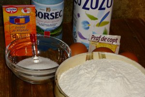 Clatite umplute cu nuci prajite si caramel