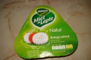 Pizza cu muschi file de porc,salam,carnat si miez de lapte
