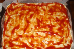 Pizza cu muschi file de porc,salam,carnat si miez de lapte