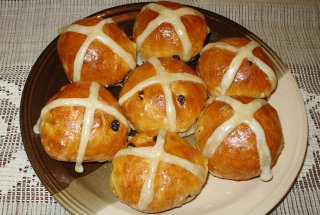 Hot cross buns cu stafide si mar