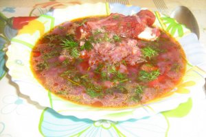 Ciorba de varza rosie cu afumatura