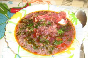 Ciorba de varza rosie cu afumatura
