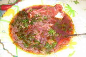 Ciorba de varza rosie cu afumatura