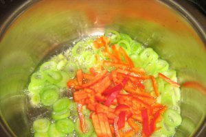 Pilaf de orez cu praz si curry