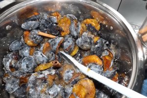 Dulceata de prune cu scortisoara