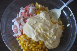 Salata de surimi cu porumb dulce