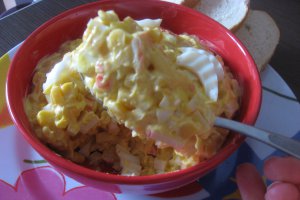 Salata de surimi cu porumb dulce