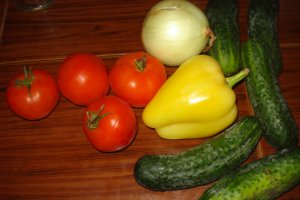 Salata asortata cu telemea