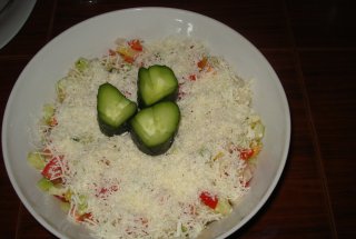 Salata asortata cu telemea