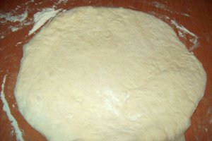 Pizza cu sunca si piept de pui