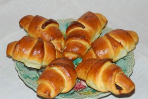 Cornuri din aluat dospit cu branza dulce a la Gaby