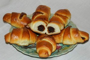 Cornuri din aluat dospit cu branza dulce a la Gaby