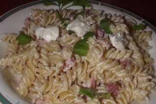 Fusilli cu crema de branza si costita