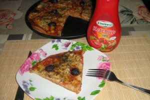 Pizza cu gorgonzola picanta