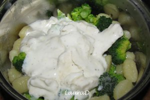 Gnocchi cu broccoli si branza albastra