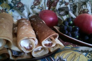 Clatite umplute cu frisca
