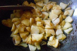 Prajitura turnata cu mere