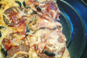 Pizza cu salam