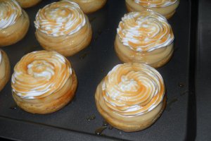 Choux cu ciocolata si caramel