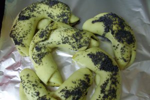 Cornuri  cu mac si banane