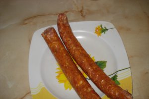 Pizza cu carnati de casa