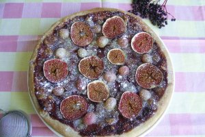 Pizza cu must, struguri si smochine