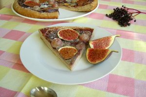 Pizza cu must, struguri si smochine