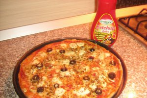 Pizza cu praz si branza de burduf