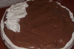 Tort de ciocolata si frisca