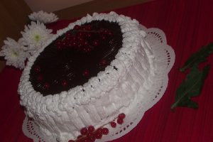 Tort de ciocolata si frisca