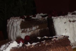 Tort de ciocolata si frisca