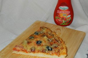 Pizza cu bacon si carnati de bere