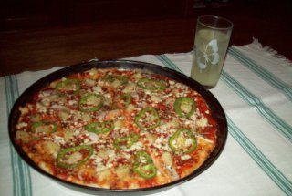 Pizza cu ardei si ananas