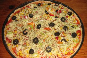 Pizza cu porumb si praz