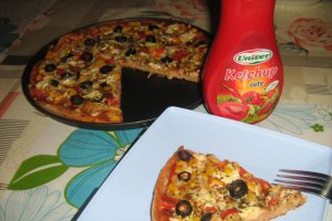 Pizza cu porumb si praz