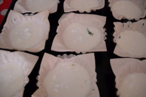 Minitarte cu mozzarella si cherry