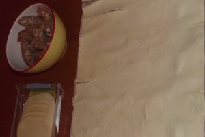 Rondele din foietaj cu carnati