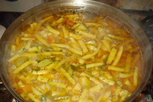 Ciorba cu fasole fideluta si dovlecel