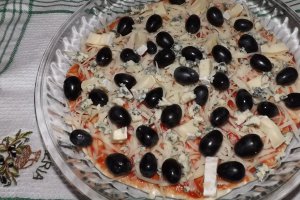 Pizza cu struguri si branzeturi