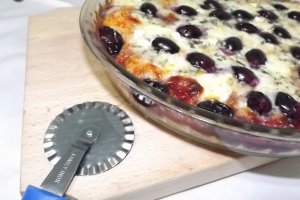 Pizza cu struguri si branzeturi