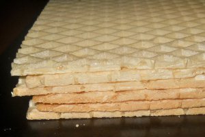 Napolitane cu nuca si caramel