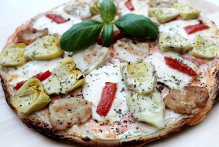 Pizza cu carciofi si piept de pui