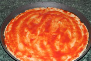 Pizza cu costita si ciuperci