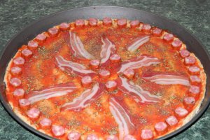 Pizza cu costita si ciuperci