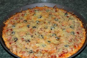 Pizza cu costita si ciuperci