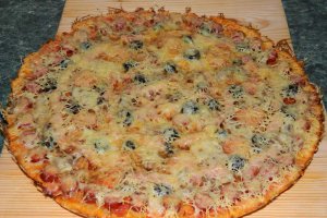 Pizza cu costita si ciuperci