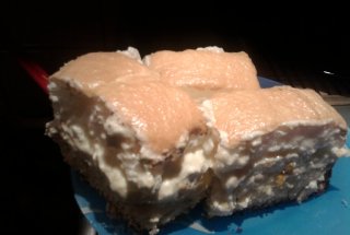 Prajitura cu piersici, mandarine si brinza dulce