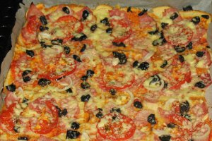 Pizza pe blat din paine