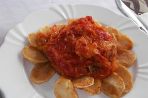 Peste umplut cu sunca la cuptor