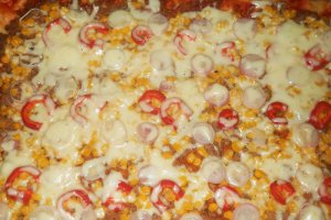 Pizza cu ton si porumb